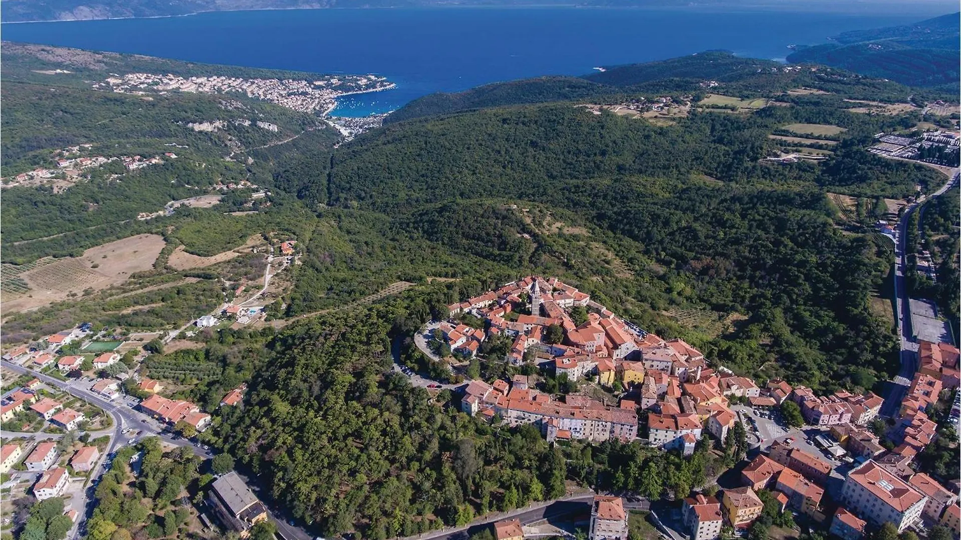 Gorgeous Apartment In Rabac With Kitchen